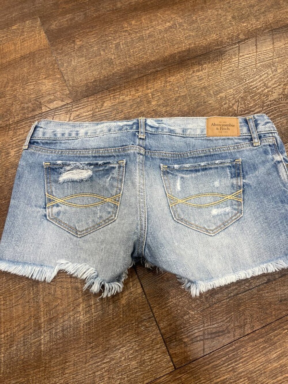 Abercrombie & Fitch Distressed Rhinestone Denim Shorts Size 4 W27 - Picture 3 of 7